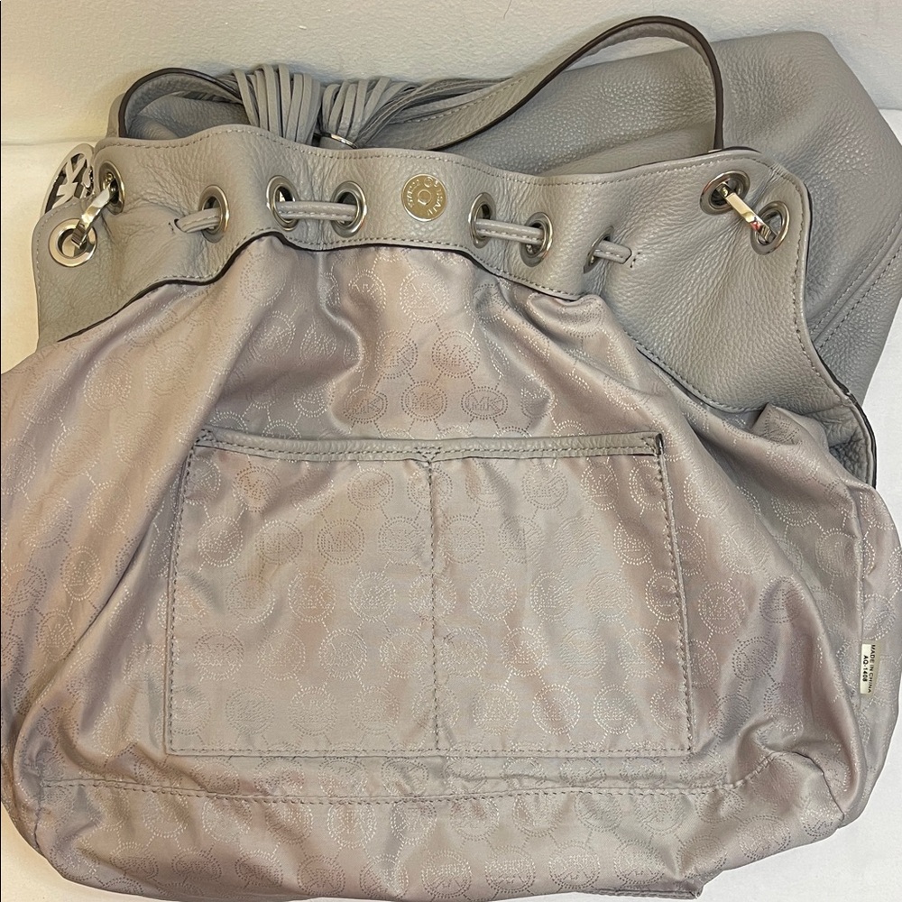 Michael Kors Camden Pebbled Leather Large Drawstring Shoulder Tote Ash Grey EUC - Picture 12 of 16